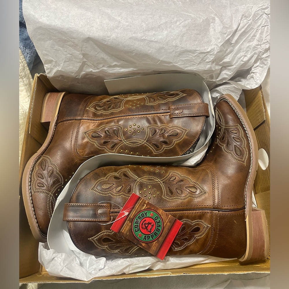 Laredo Camel Leather Cowboy Boots